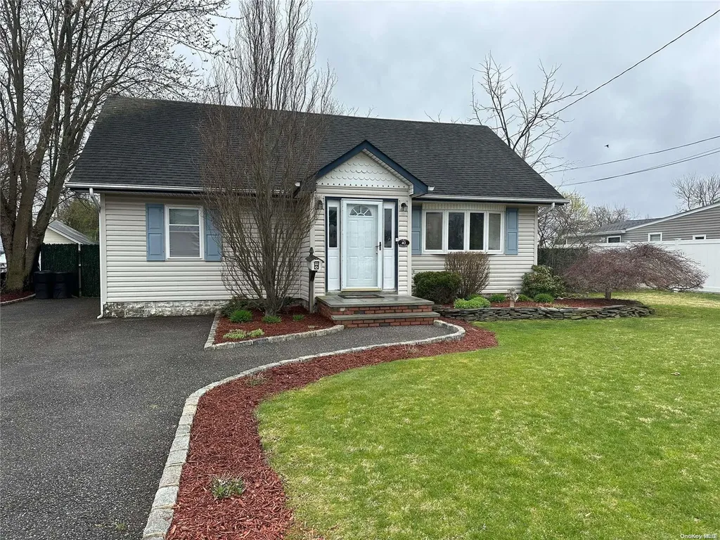 40 Stowe Avenue Babylon NY 11702