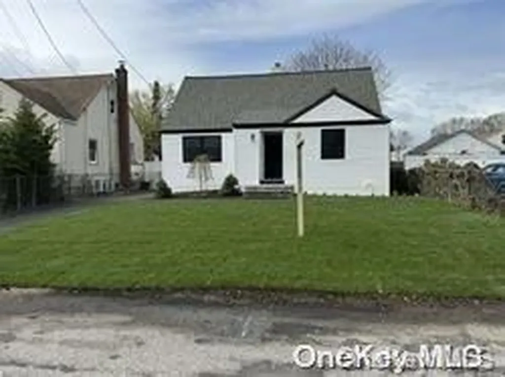 759 S Broadway Lindenhurst NY 11757