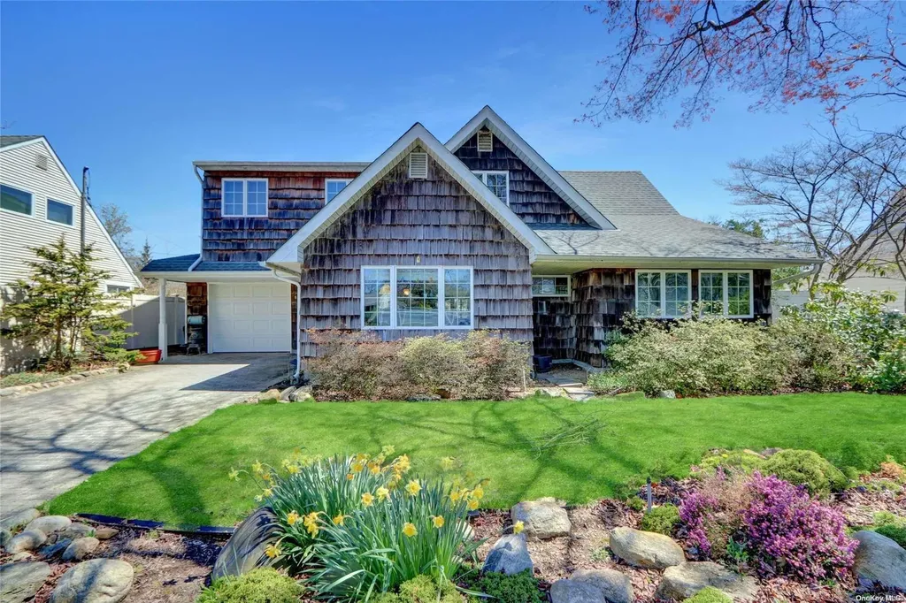 51 Link Lane Hicksville NY 11801