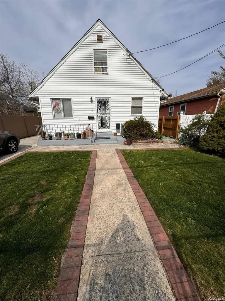 35 Harriet Avenue Hempstead NY 11550