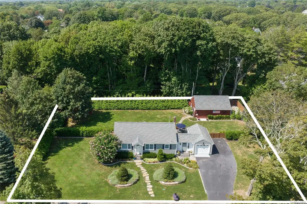 390 Parkway Southold NY 11971