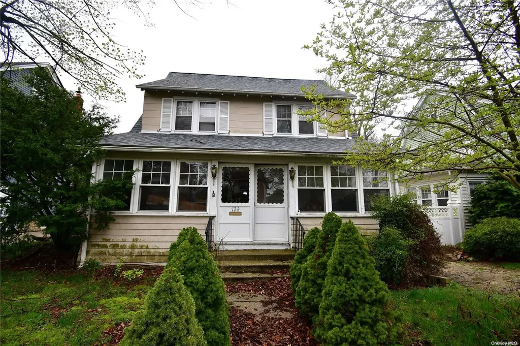 722 Silver Lake Place Baldwin NY 11510