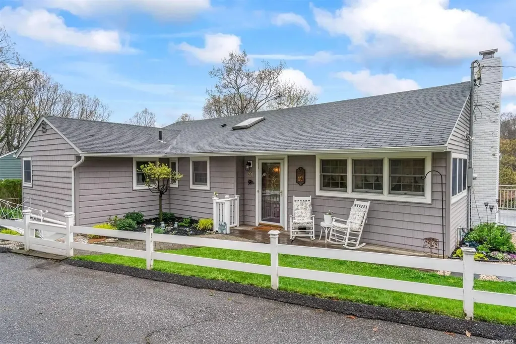 61 Potter Lane Halesite NY 11743