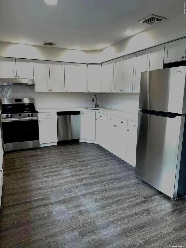 19 Platt Avenue West Babylon NY 11704