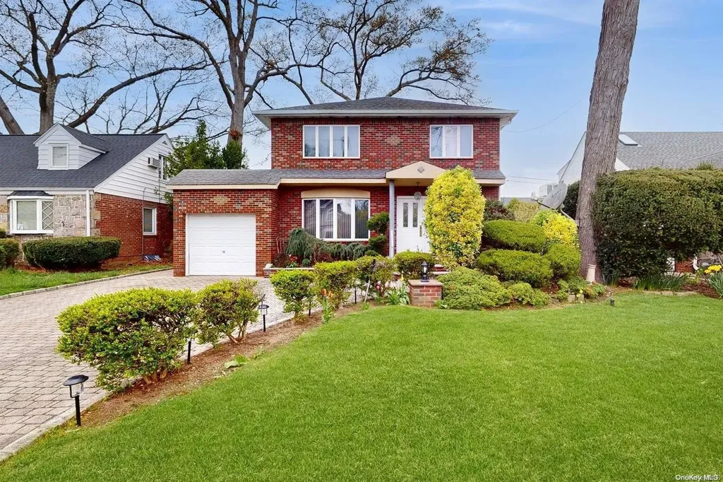 5 Oak Drive New Hyde Park NY 11040