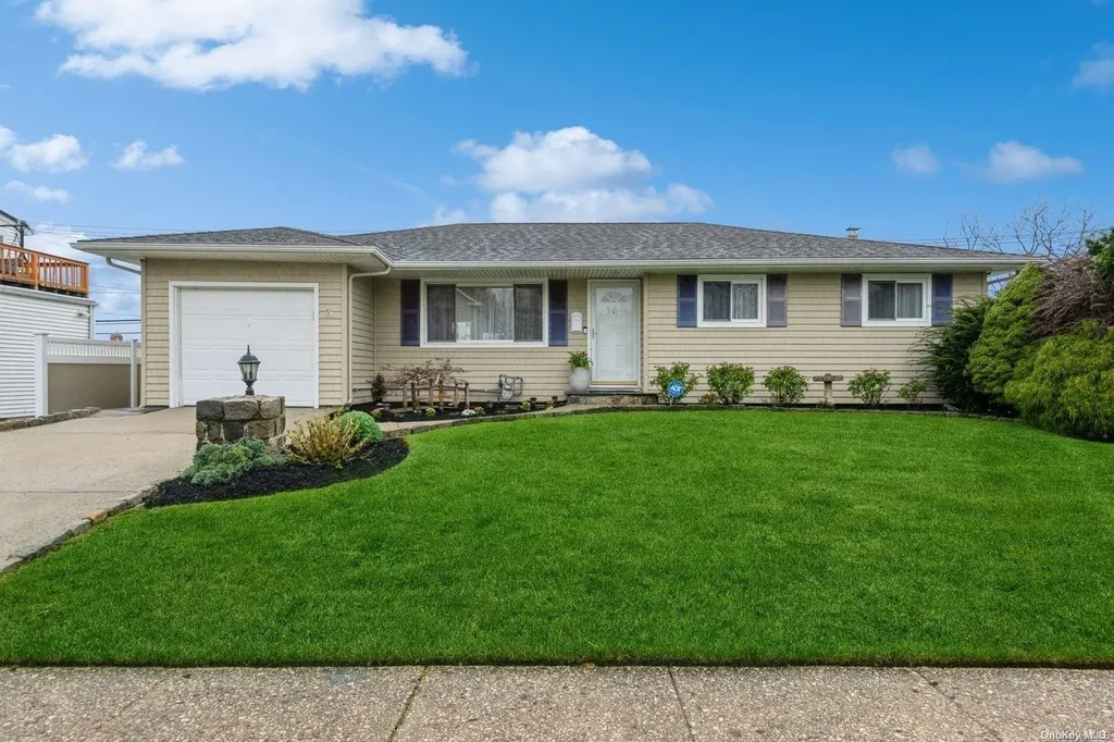 3 Alan Crest Drive Hicksville NY 11801