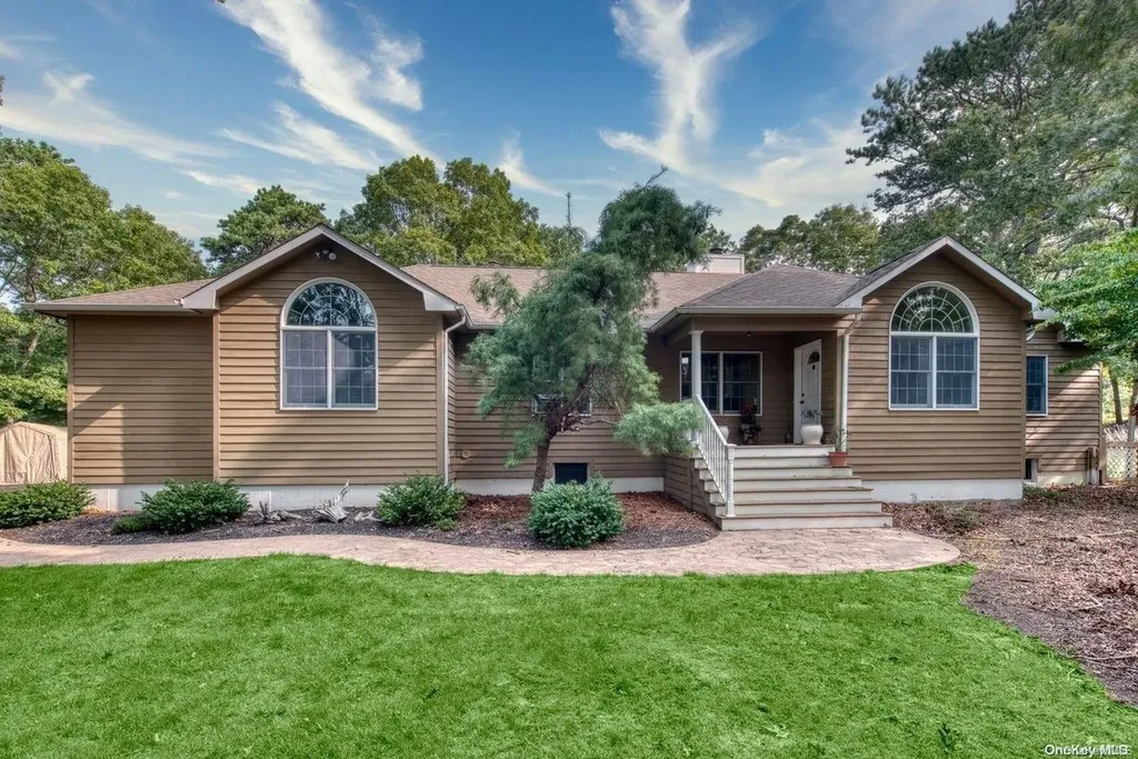24 Red Creek Circle Hampton Bays NY 11946