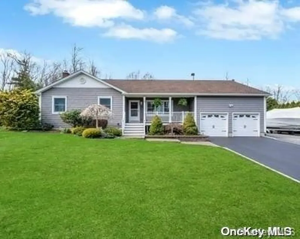 41 Soundbreeze Trail Wading River NY 11792