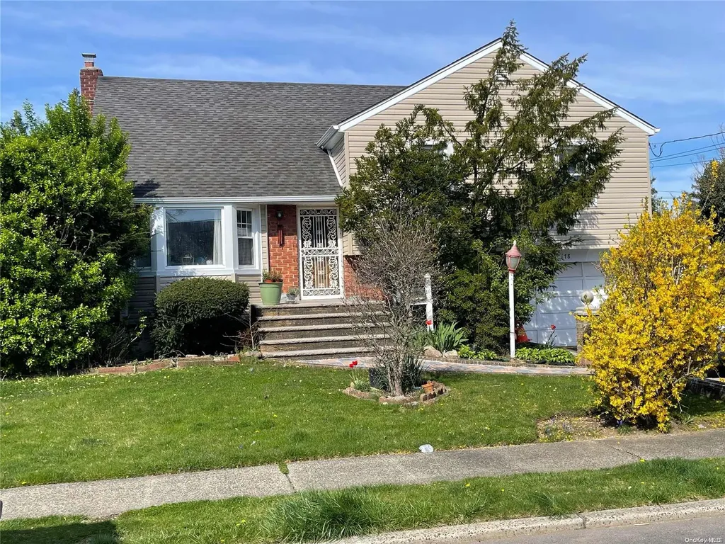 178 Lenox Avenue Uniondale NY 11553
