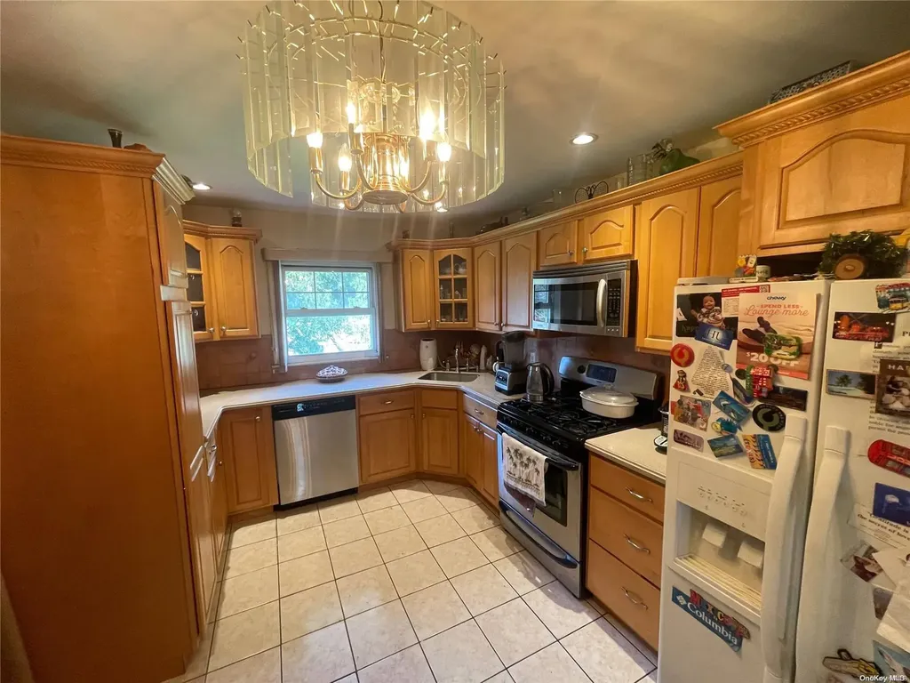 178 Lenox Avenue Uniondale NY 11553