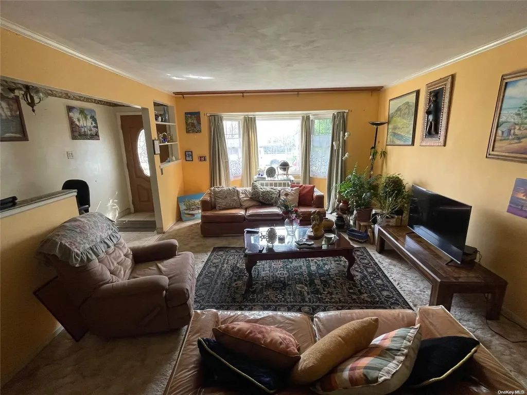 178 Lenox Avenue Uniondale NY 11553