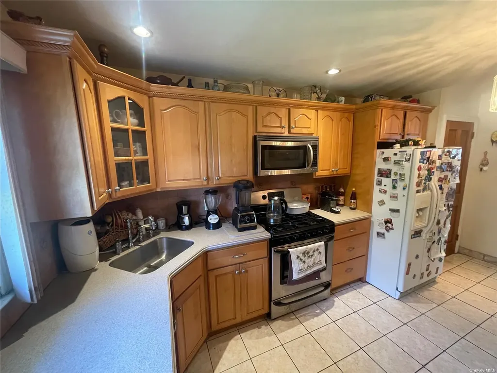 178 Lenox Avenue Uniondale NY 11553