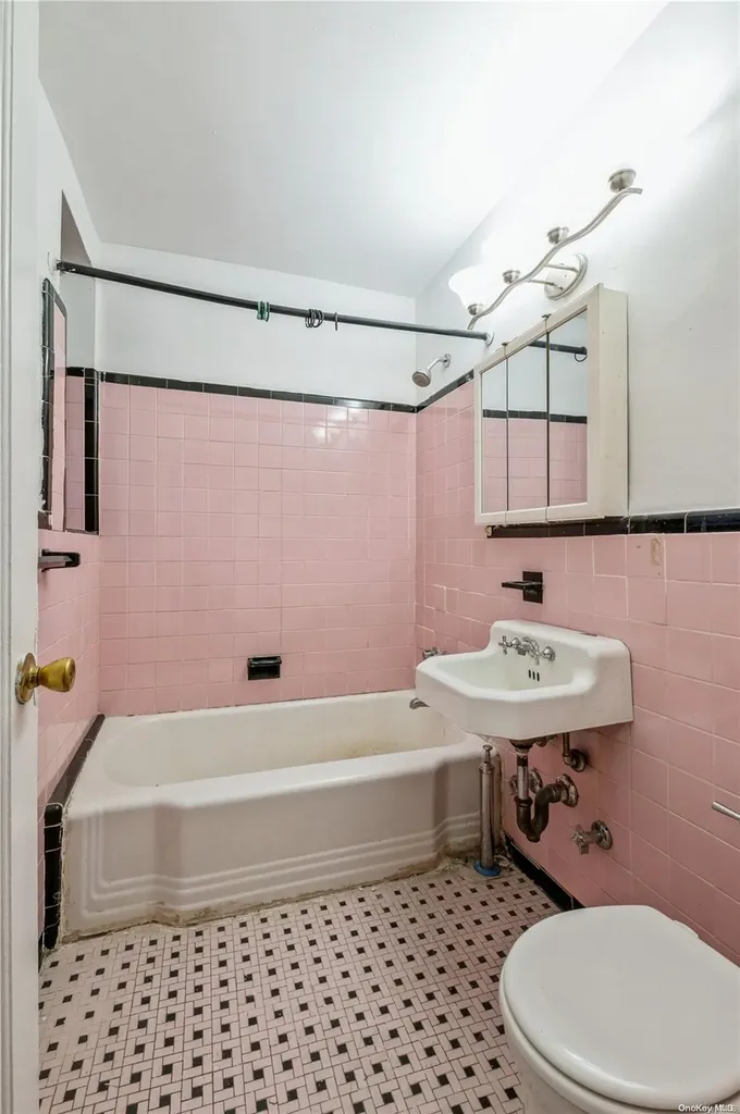 112-50 Northern Boulevard Corona NY 11368