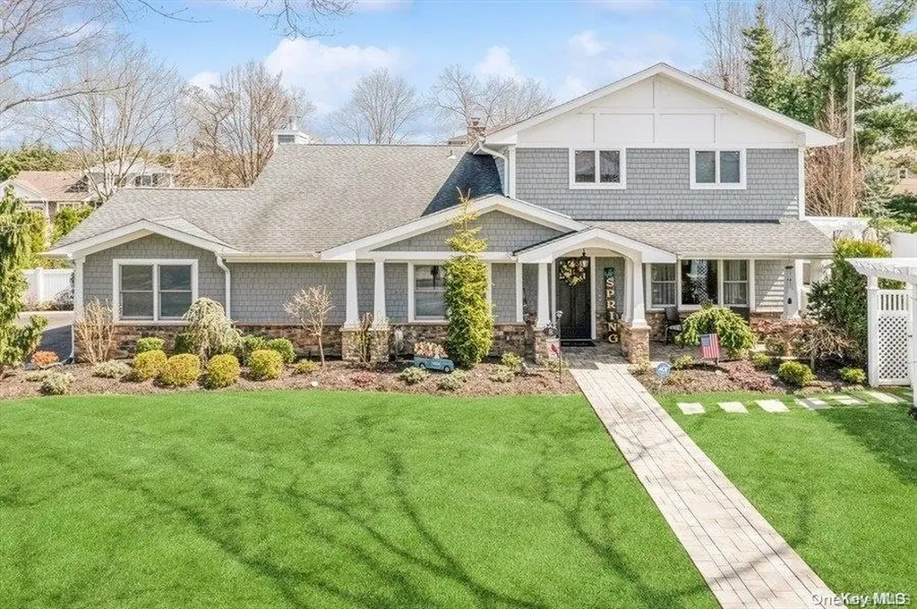 8 Colgate Lane Woodbury NY 11797