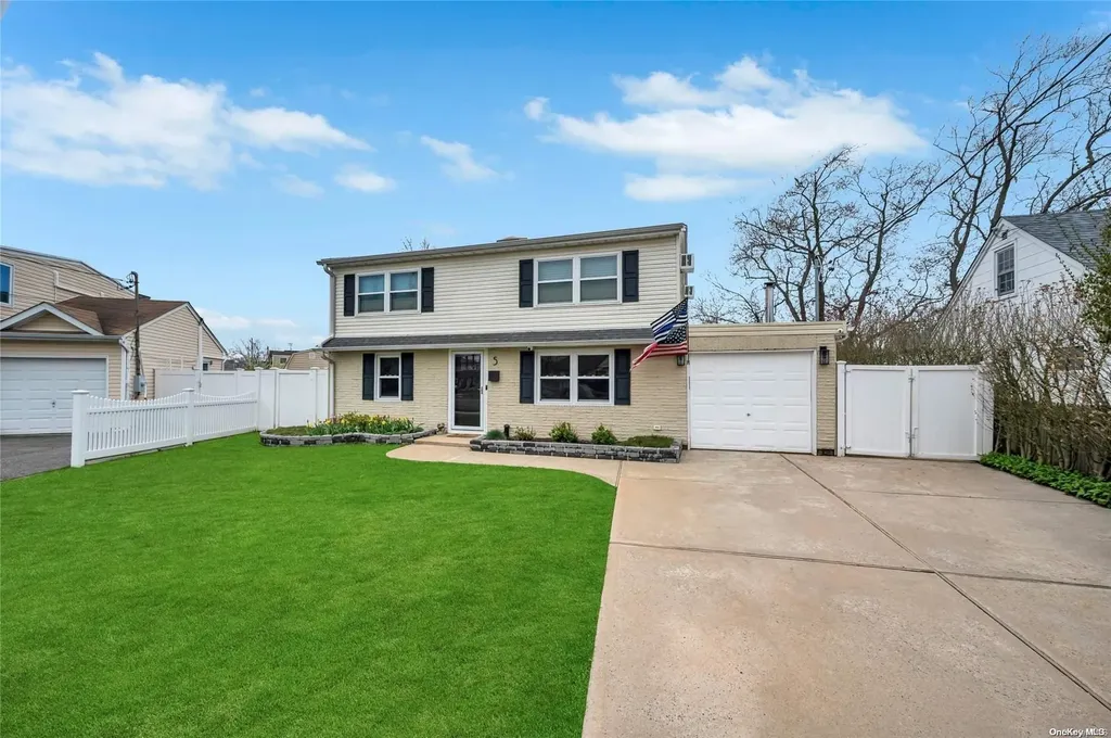 5 Croyden Drive Massapequa NY 11758