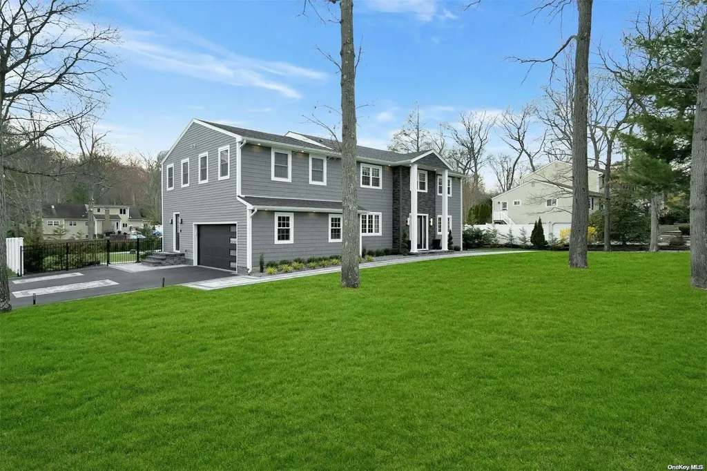 24 Mcculloch Drive Dix Hills NY 11746