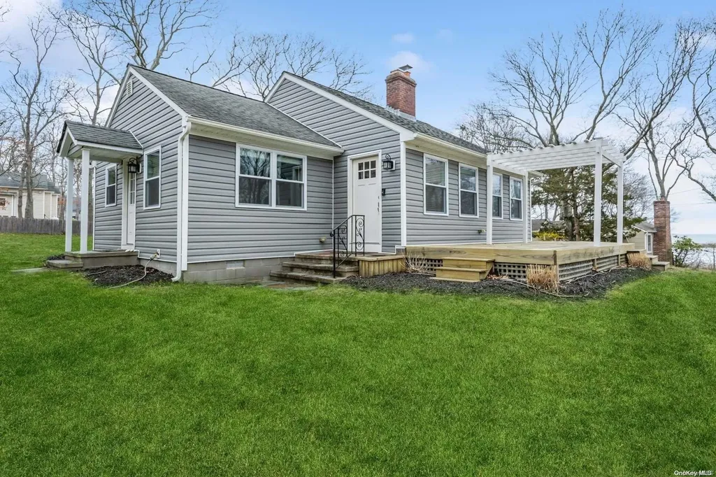 3 Squires Pond Road Hampton Bays NY 11946