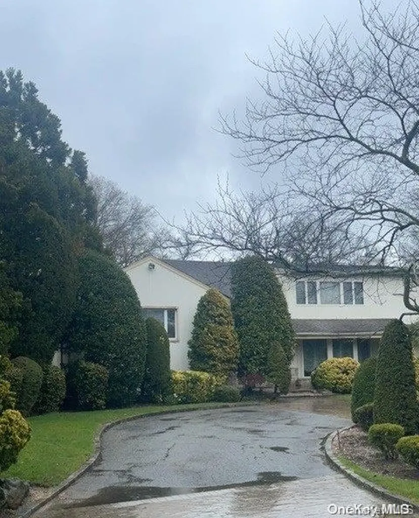 1313 Harbor Road Hewlett NY 11557