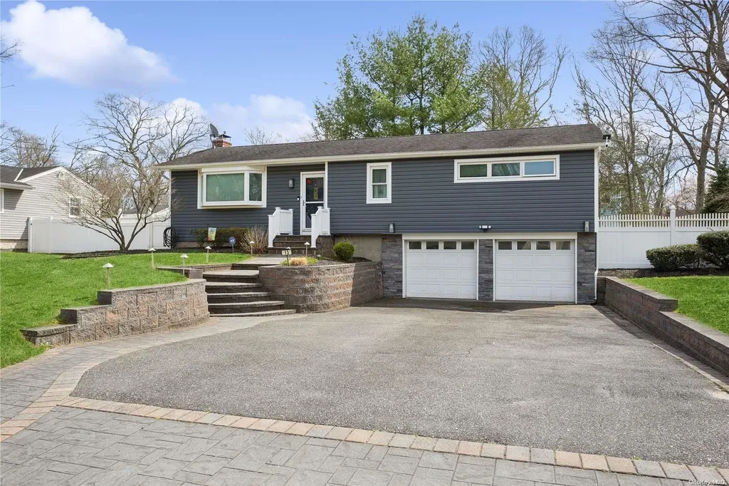 13 Loretta Court Coram NY 11727