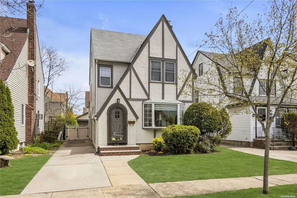 310 Marcellus Road Mineola NY 11501
