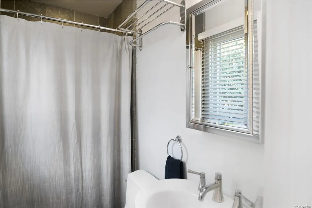 128 Harbor Boulevard East Hampton NY 11937