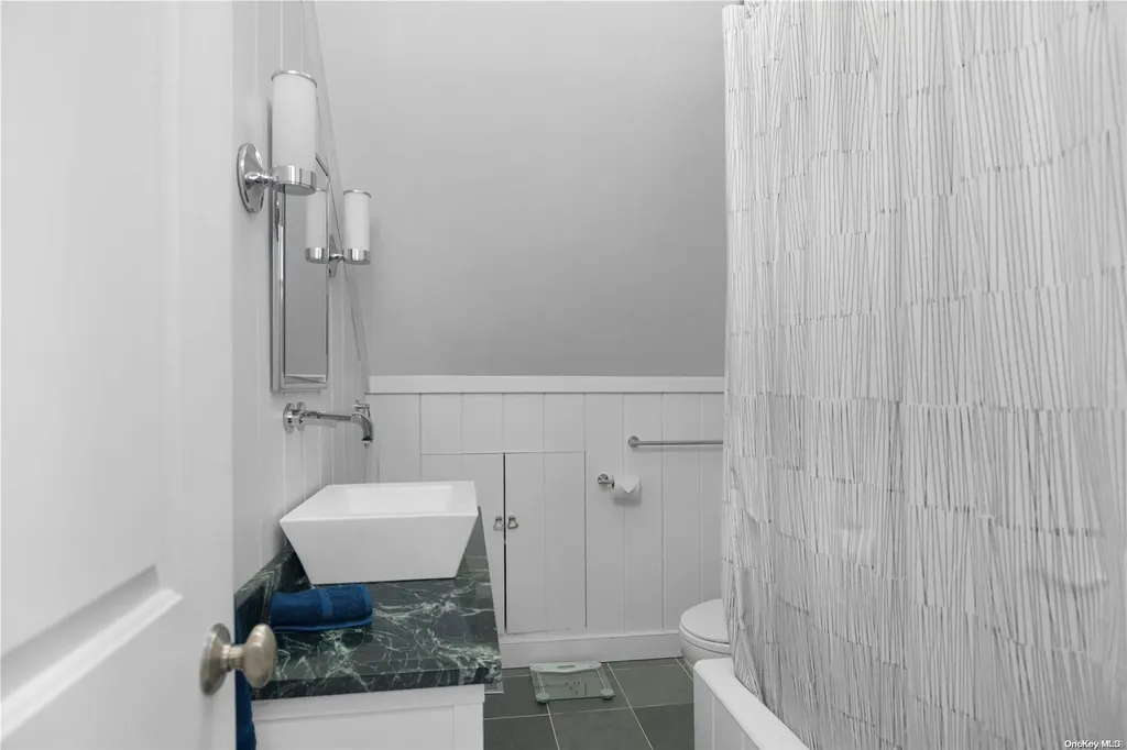 128 Harbor Boulevard East Hampton NY 11937