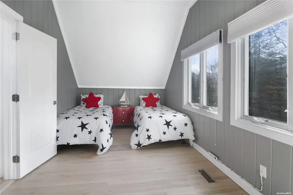 128 Harbor Boulevard East Hampton NY 11937