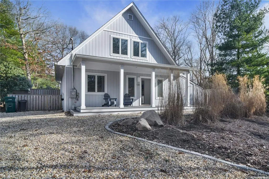 128 Harbor Boulevard East Hampton NY 11937