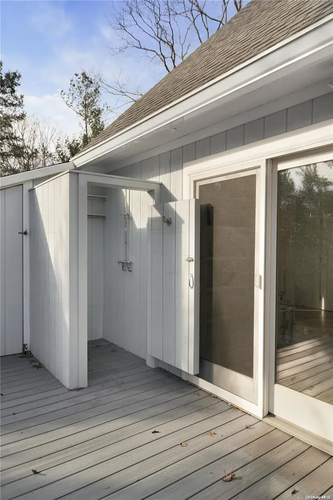 128 Harbor Boulevard East Hampton NY 11937