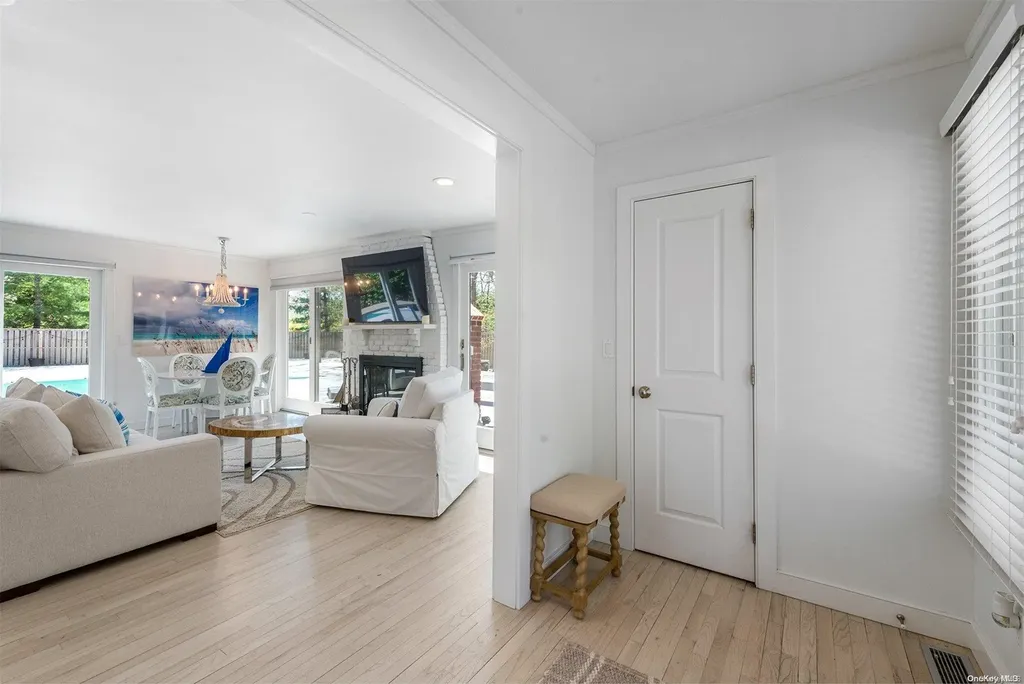 128 Harbor Boulevard East Hampton NY 11937