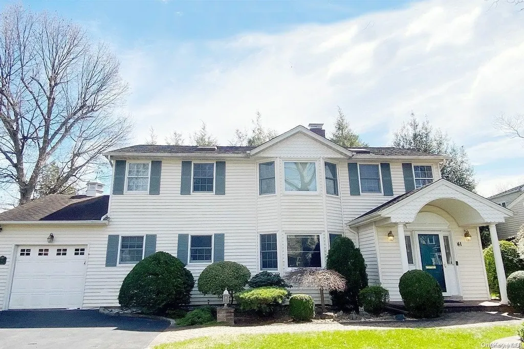 41 Argyle Road Albertson NY 11507