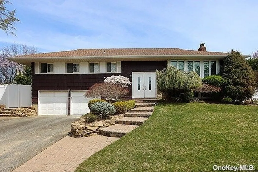 42 Prescott Place Old Bethpage NY 11804