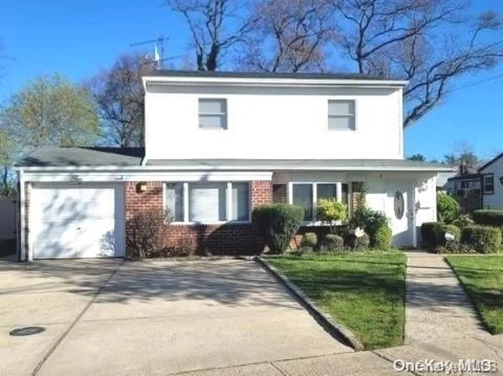 5 Whitehall Lane New Hyde Park NY 11040