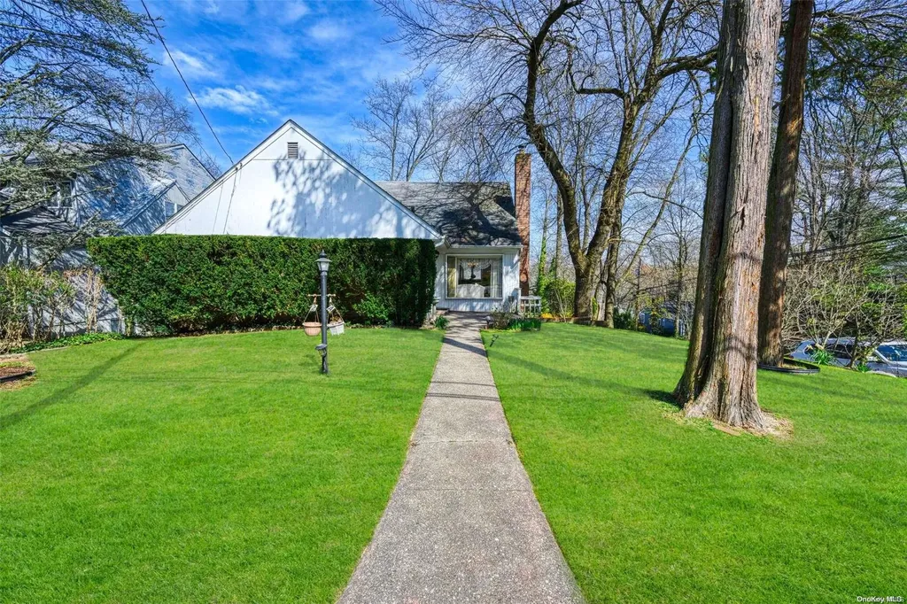 2a W Terrace Road Great Neck NY 11021