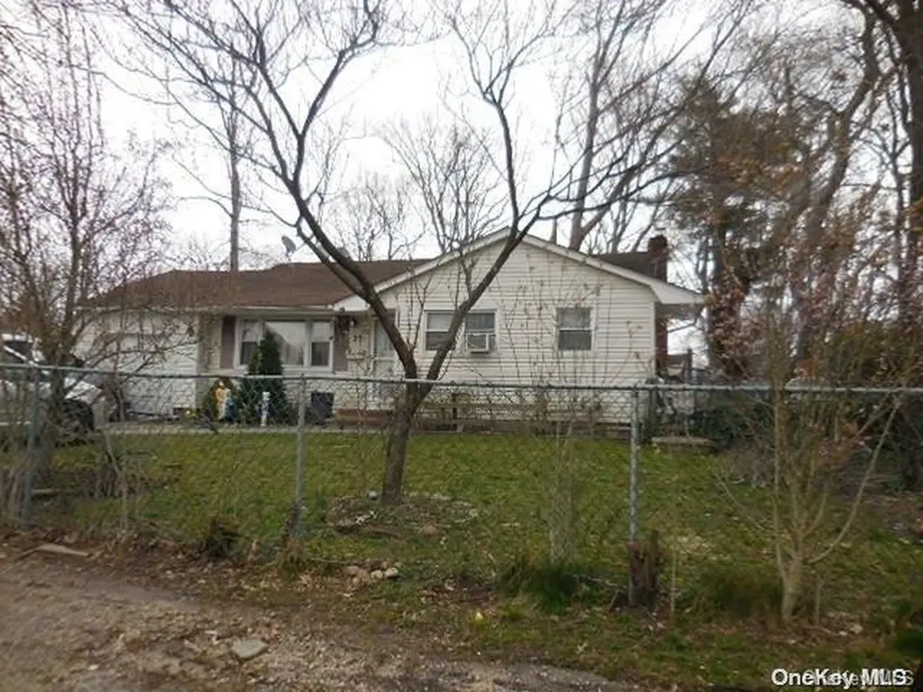 37 Monroe Avenue Brentwood NY 11717