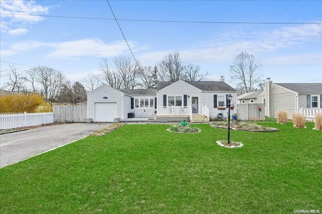 38 Argyle Drive Shirley NY 11967