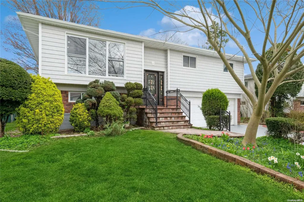 30 Richard Court Plainview NY 11803