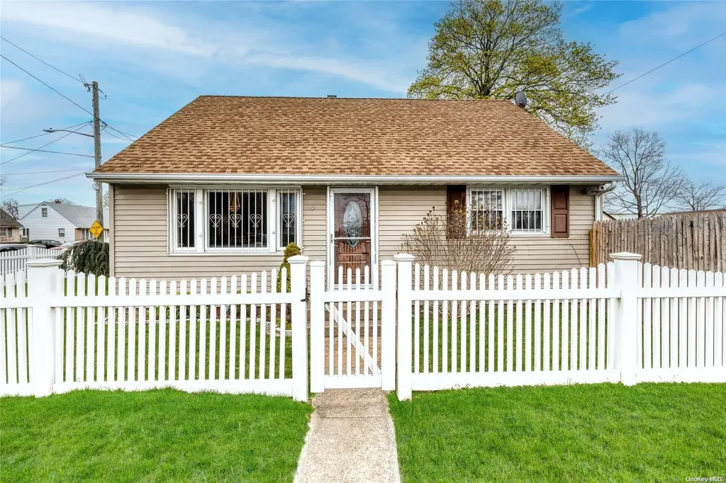 115 Great East Neck Road Babylon NY 11704