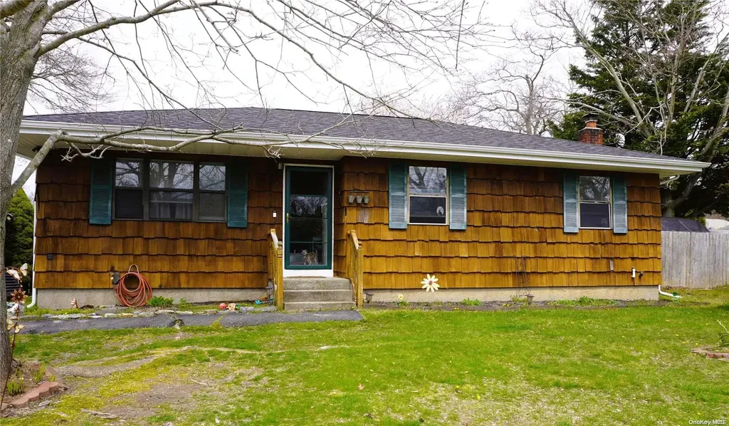 7 Fairview Street Mastic NY 11950