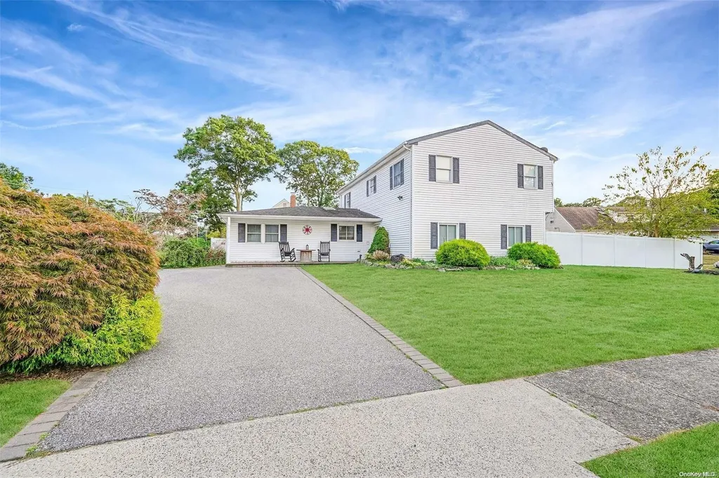 2 Bicycle Court Selden NY 11784