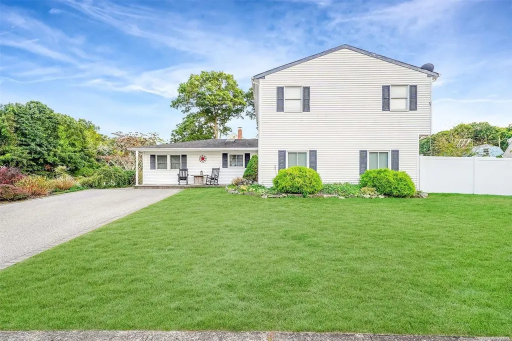 2 Bicycle Court Selden NY 11784