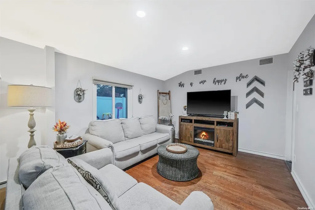 2 Bicycle Court Selden NY 11784