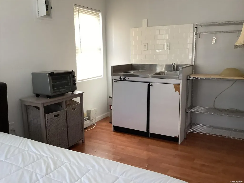 742 S 9th Street Lindenhurst NY 11757