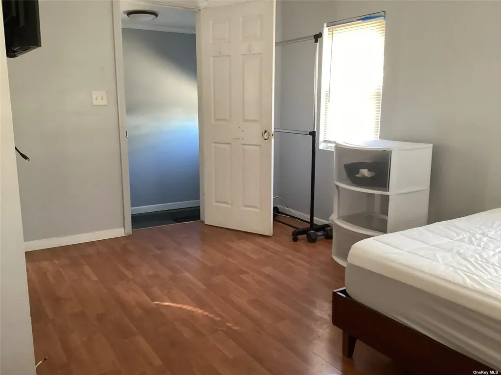 742 S 9th Street Lindenhurst NY 11757