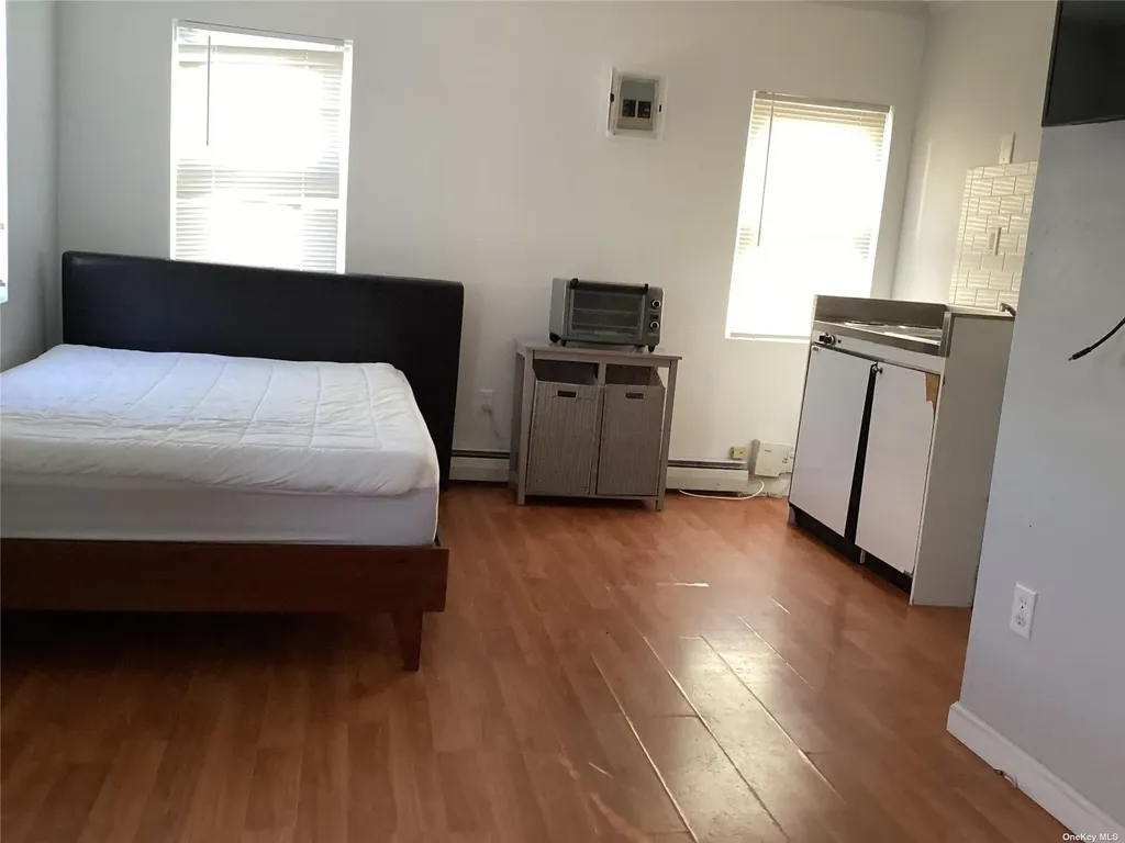 742 S 9th Street Lindenhurst NY 11757