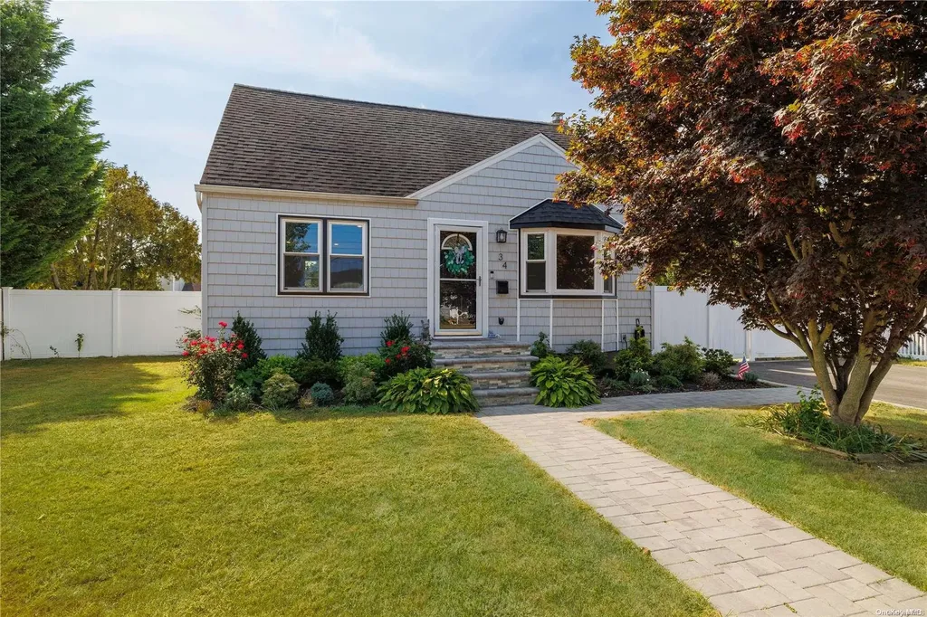 34 Alice Road West Islip NY 11795
