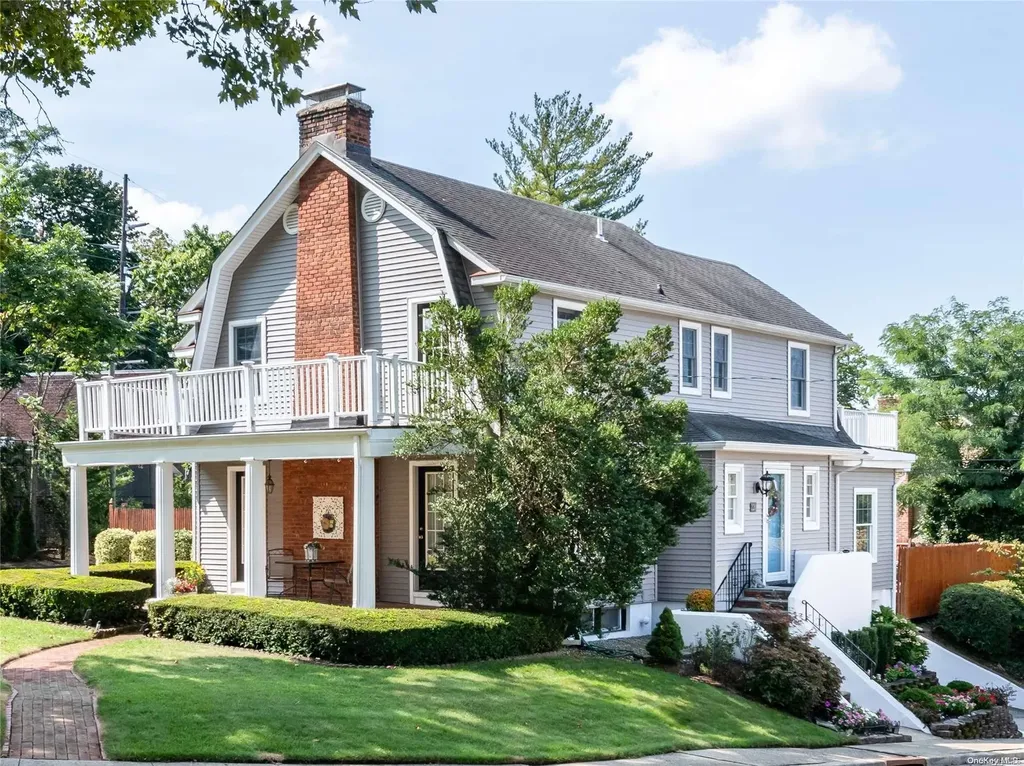 220 Thompson Shore Road Manhasset NY 11030