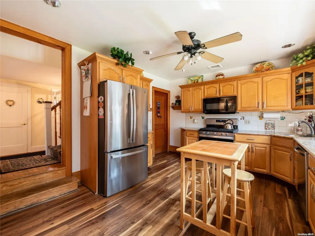 220 Thompson Shore Road Manhasset NY 11030