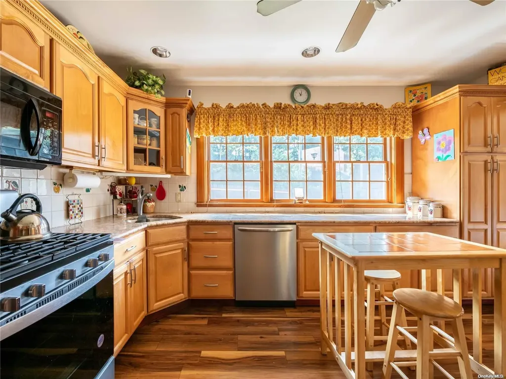 220 Thompson Shore Road Manhasset NY 11030