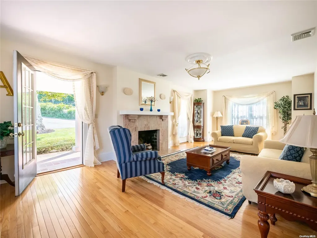 220 Thompson Shore Road Manhasset NY 11030